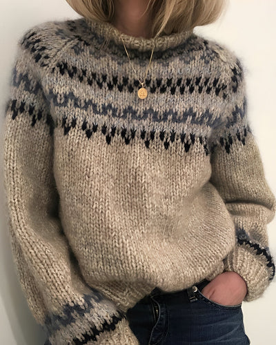 Stylowy Sweter Z Wysokim Kołnierzem – Ponadczasowy Akcent