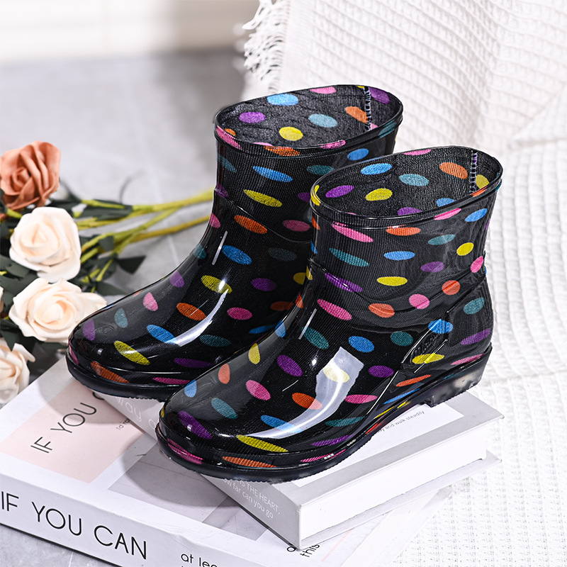 Stylowe Czarne Wodoodporne Botki – Żywy Wzorzysty Design