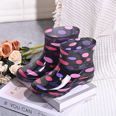 Stylowe Czarne Wodoodporne Botki – Żywy Wzorzysty Design