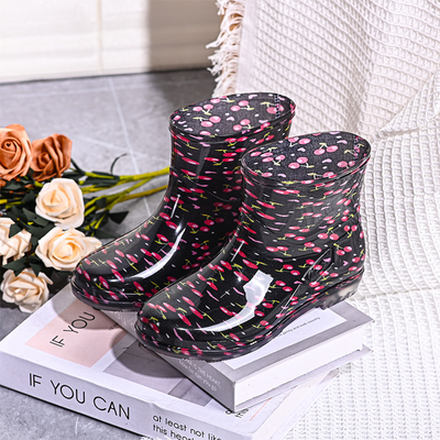 Stylowe Czarne Wodoodporne Botki – Żywy Wzorzysty Design