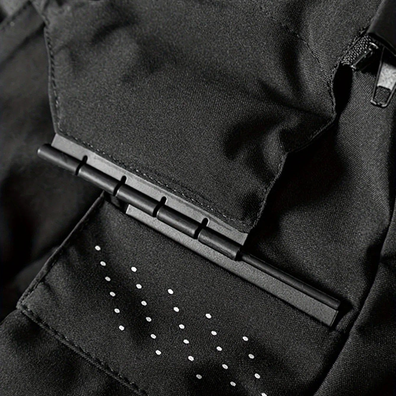 Składany Płaszcz Przeciwdeszczowy Outdoor – Kompaktowa Odzież Outdoorowa