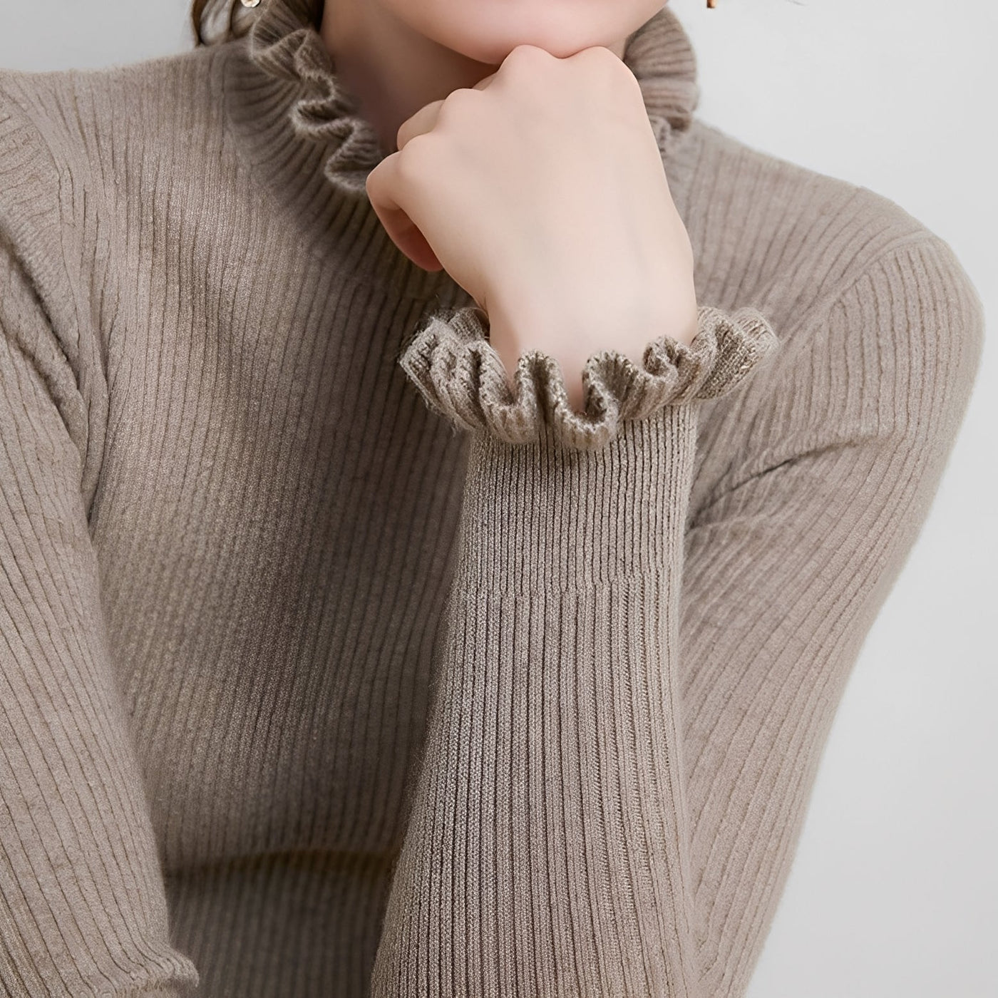 Sweter Z Falbanką - Dopasowany Z Długim Rękawem