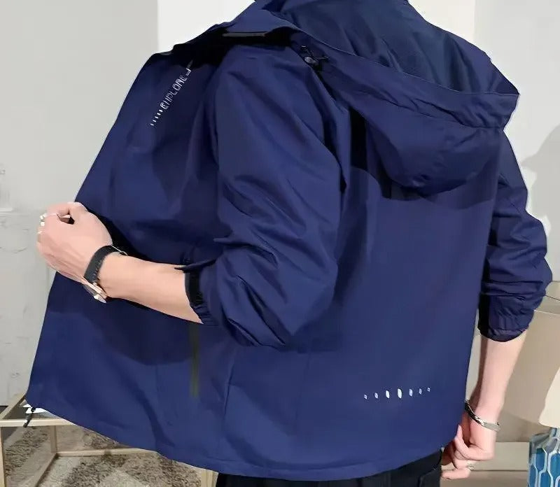 Składany Płaszcz Przeciwdeszczowy Outdoor – Kompaktowa Odzież Outdoorowa