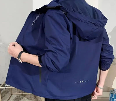 Składany Płaszcz Przeciwdeszczowy Outdoor – Kompaktowa Odzież Outdoorowa